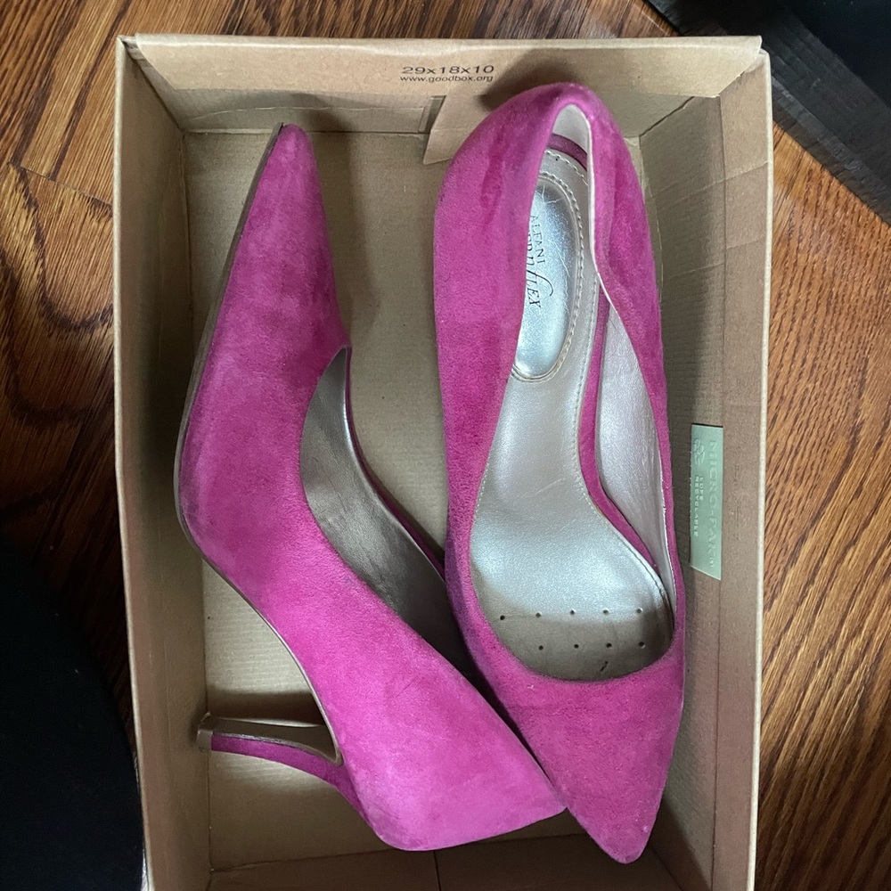 Pink/fushia pumps